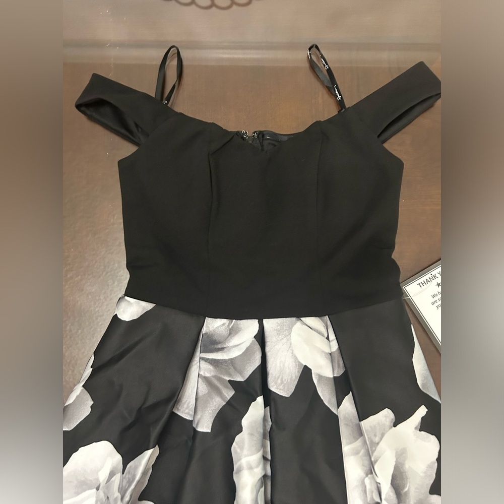 Dress - Picture 5 of 10
